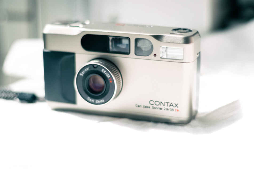 CONTAX T2』という素晴らしいコンパクトフィルムカメラをレビューし