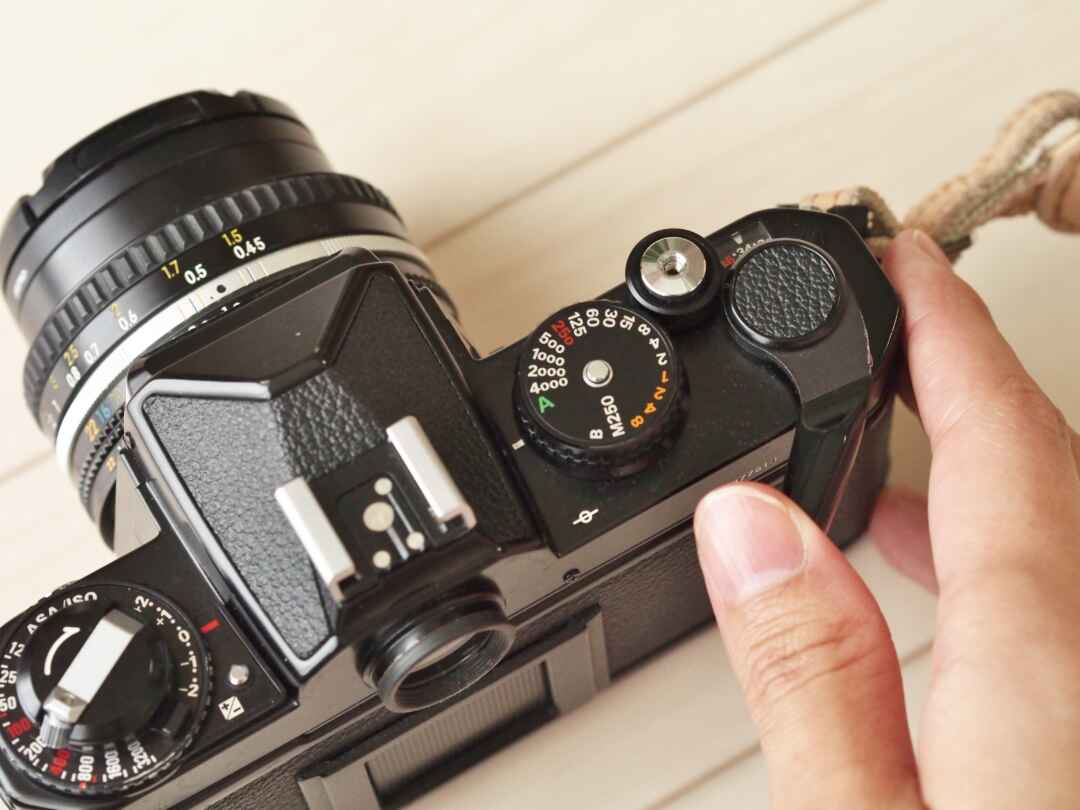 だきます 完動品 Nikon FE2 単焦点レンズ付き フィルムカメラ などはなく